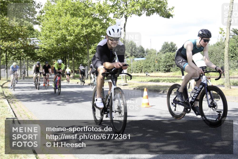 11.08.2024 - GEWOBA Citytriathlon Bremen H.Heesch http://msf.ph/oto/6772361 11.08.2024 13:11:20 Radfahren 212, 217, 223, 233, 234, 278, 308, 315, 426, 428, 459, 474, 534, 538 meine-sportfotos.de