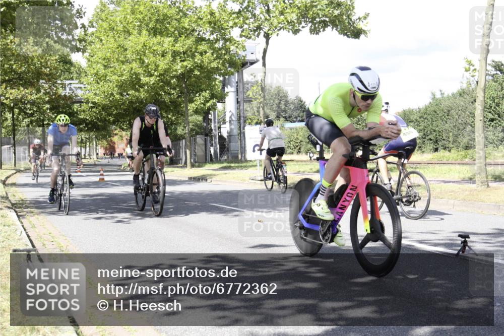 11.08.2024 - GEWOBA Citytriathlon Bremen H.Heesch http://msf.ph/oto/6772362 11.08.2024 13:11:21 Radfahren 212, 217, 223, 233, 278, 308, 315, 426, 428, 459, 474, 518, 534, 538 meine-sportfotos.de