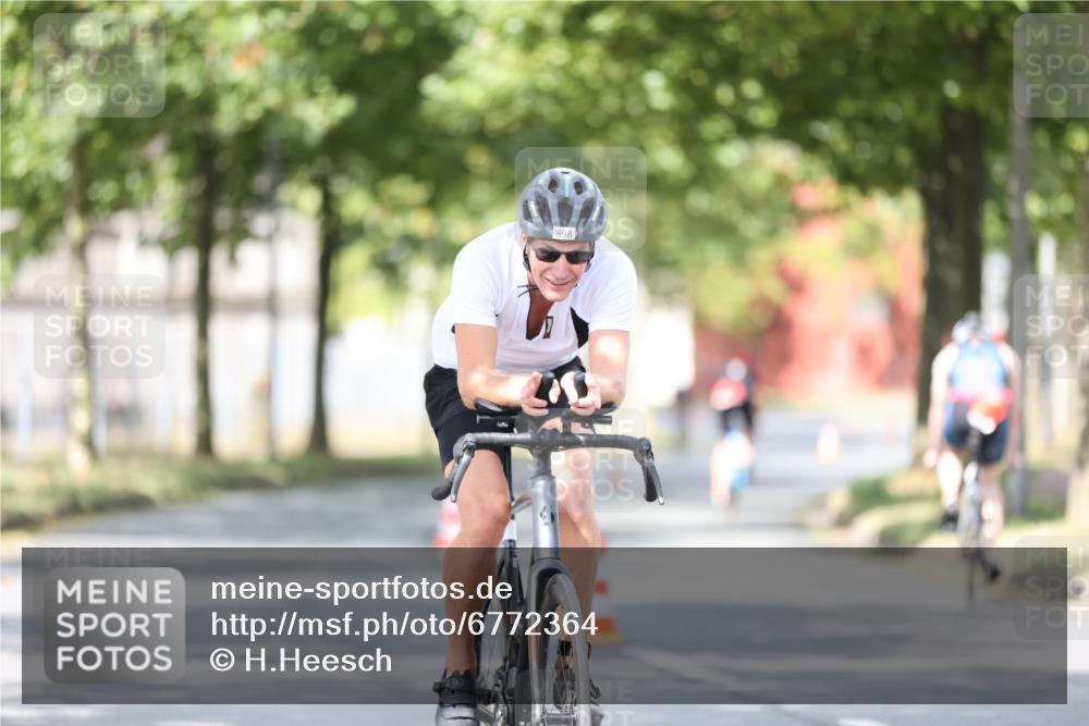 11.08.2024 - GEWOBA Citytriathlon Bremen H.Heesch http://msf.ph/oto/6772364 11.08.2024 11:37:44 Radfahren 751, 804, 856, 898 meine-sportfotos.de
