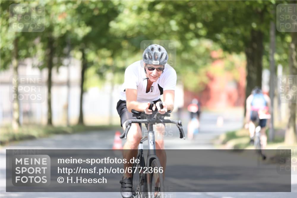 11.08.2024 - GEWOBA Citytriathlon Bremen H.Heesch http://msf.ph/oto/6772366 11.08.2024 11:37:44 Radfahren 751, 804, 856, 898 meine-sportfotos.de