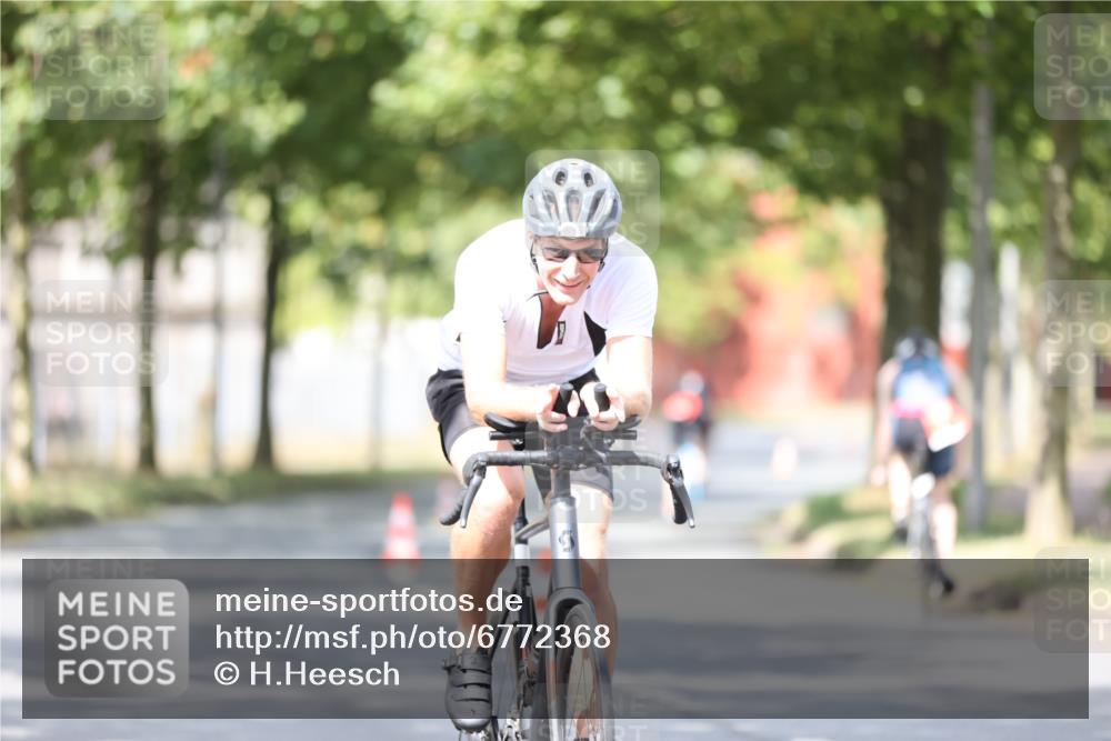 11.08.2024 - GEWOBA Citytriathlon Bremen H.Heesch http://msf.ph/oto/6772368 11.08.2024 11:37:44 Radfahren 751, 804, 856, 898 meine-sportfotos.de