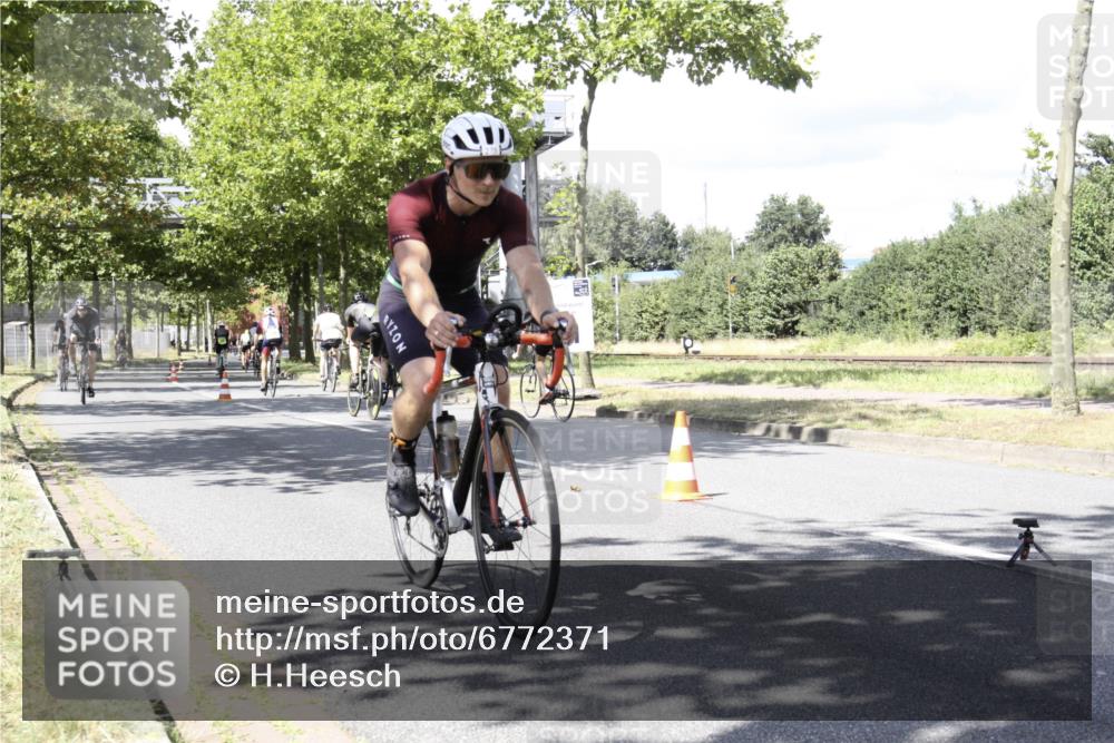 11.08.2024 - GEWOBA Citytriathlon Bremen H.Heesch http://msf.ph/oto/6772371 11.08.2024 13:11:23 Radfahren 212, 217, 223, 233, 278, 308, 315, 324, 426, 428, 459, 474, 518, 534, 538, 542 meine-sportfotos.de