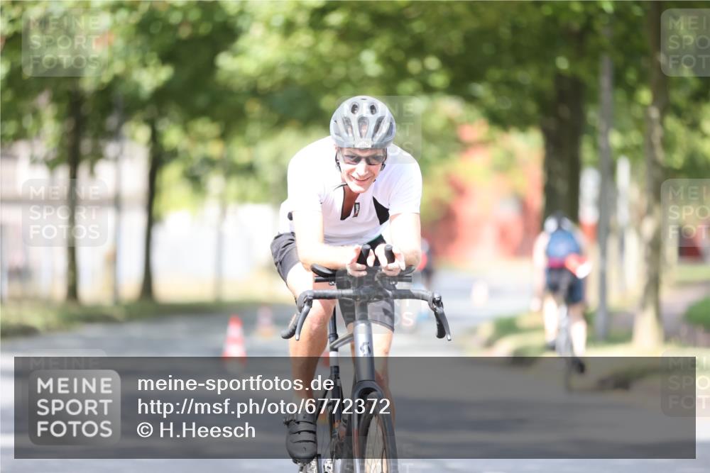 11.08.2024 - GEWOBA Citytriathlon Bremen H.Heesch http://msf.ph/oto/6772372 11.08.2024 11:37:44 Radfahren 751, 804, 856, 898 meine-sportfotos.de