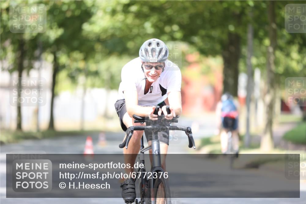 11.08.2024 - GEWOBA Citytriathlon Bremen H.Heesch http://msf.ph/oto/6772376 11.08.2024 11:37:44 Radfahren 751, 804, 856, 898 meine-sportfotos.de