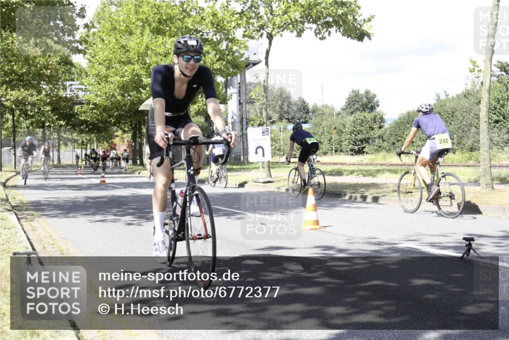 11.08.2024 - GEWOBA Citytriathlon Bremen H.Heesch http://msf.ph/oto/6772377 11.08.2024 13:11:26 Radfahren 212, 217, 223, 233, 278, 282, 308, 315, 324, 337, 426, 428, 459, 474, 518, 538, 542 meine-sportfotos.de