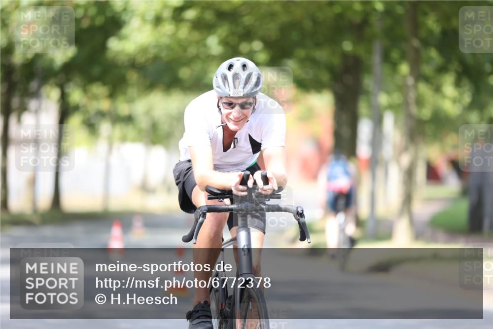 11.08.2024 - GEWOBA Citytriathlon Bremen H.Heesch http://msf.ph/oto/6772378 11.08.2024 11:37:44 Radfahren 751, 804, 856, 898 meine-sportfotos.de