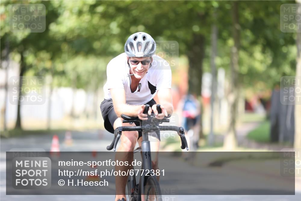 11.08.2024 - GEWOBA Citytriathlon Bremen H.Heesch http://msf.ph/oto/6772381 11.08.2024 11:37:44 Radfahren 751, 804, 856, 898 meine-sportfotos.de