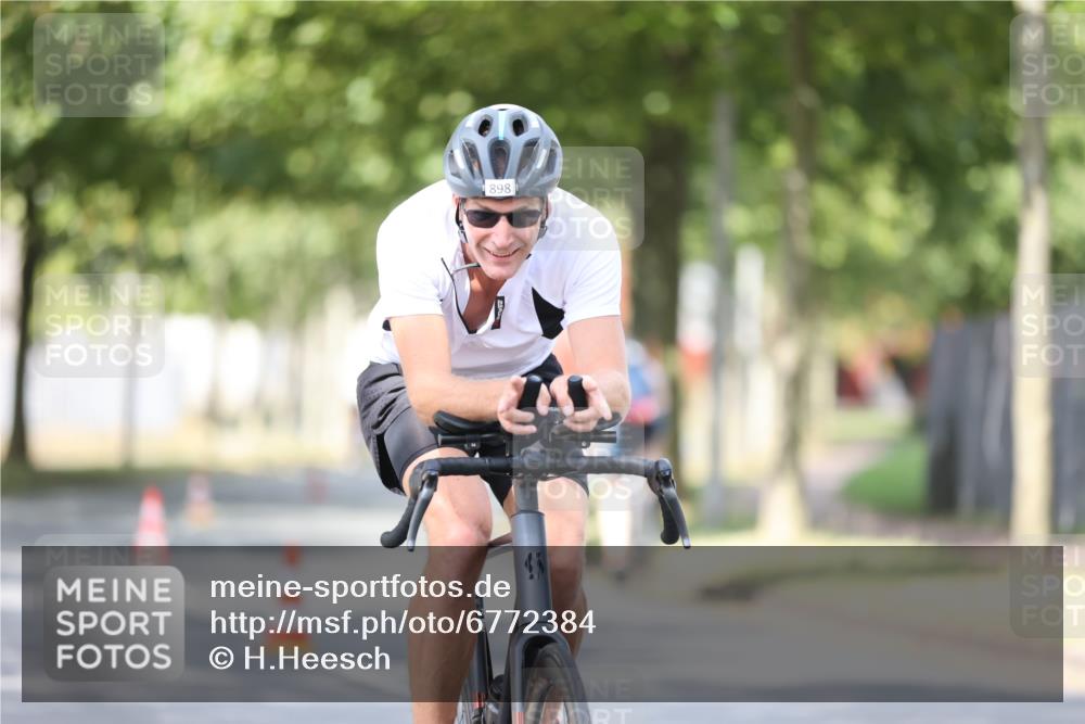 11.08.2024 - GEWOBA Citytriathlon Bremen H.Heesch http://msf.ph/oto/6772384 11.08.2024 11:37:44 Radfahren 751, 804, 856, 898 meine-sportfotos.de