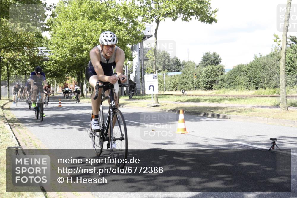 11.08.2024 - GEWOBA Citytriathlon Bremen H.Heesch http://msf.ph/oto/6772388 11.08.2024 13:11:34 Radfahren 212, 217, 262, 278, 282, 308, 311, 315, 324, 337, 379, 413, 426, 428, 474, 487, 518, 538, 542 meine-sportfotos.de