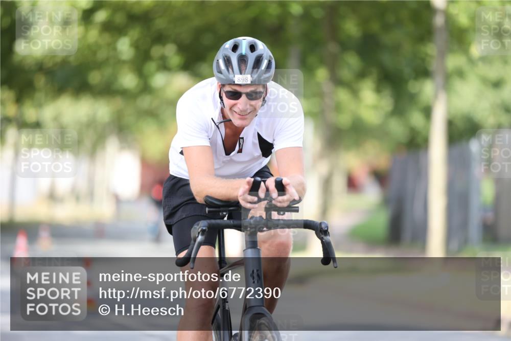 11.08.2024 - GEWOBA Citytriathlon Bremen H.Heesch http://msf.ph/oto/6772390 11.08.2024 11:37:44 Radfahren 751, 804, 856, 898 meine-sportfotos.de