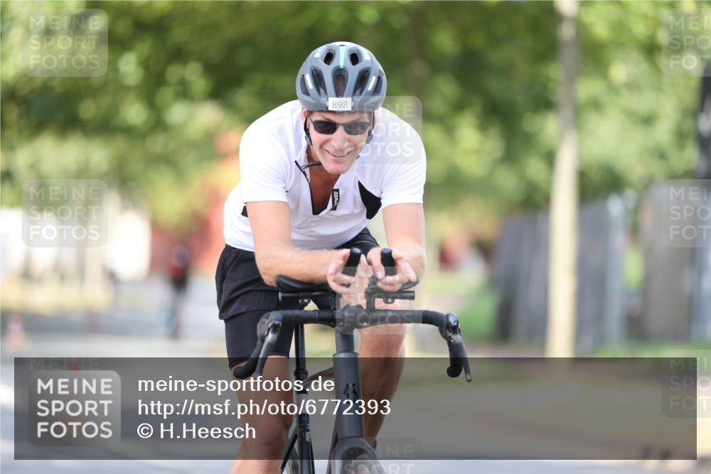 11.08.2024 - GEWOBA Citytriathlon Bremen H.Heesch http://msf.ph/oto/6772393 11.08.2024 11:37:44 Radfahren 751, 804, 856, 898 meine-sportfotos.de