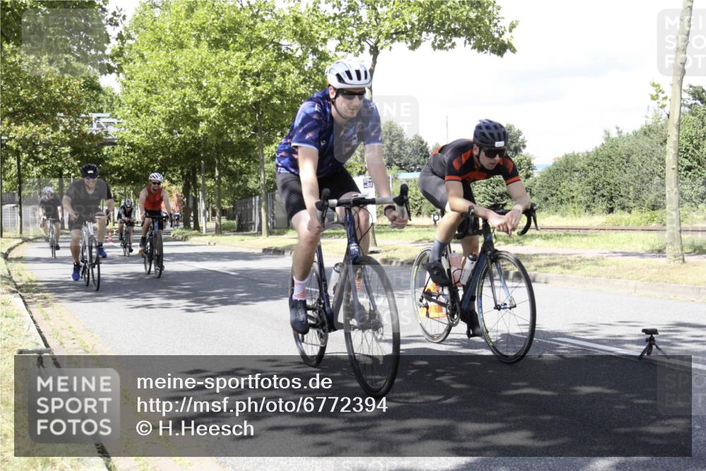 11.08.2024 - GEWOBA Citytriathlon Bremen H.Heesch http://msf.ph/oto/6772394 11.08.2024 13:11:36 Radfahren 212, 217, 262, 278, 282, 290, 308, 311, 324, 337, 379, 413, 426, 474, 487, 518, 542 meine-sportfotos.de