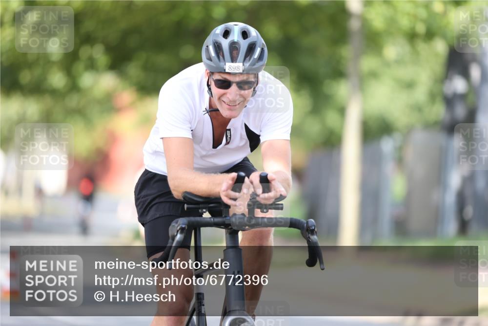 11.08.2024 - GEWOBA Citytriathlon Bremen H.Heesch http://msf.ph/oto/6772396 11.08.2024 11:37:44 Radfahren 751, 804, 856, 898 meine-sportfotos.de