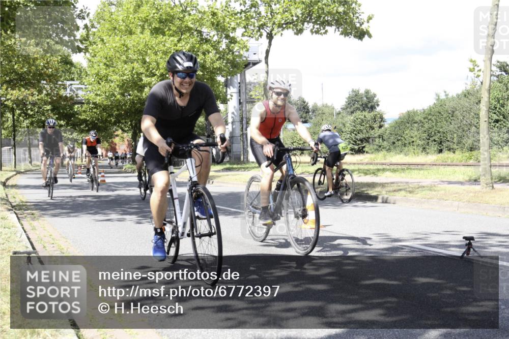 11.08.2024 - GEWOBA Citytriathlon Bremen H.Heesch http://msf.ph/oto/6772397 11.08.2024 13:11:37 Radfahren 212, 217, 262, 278, 282, 290, 308, 311, 324, 337, 379, 413, 474, 487, 518, 542 meine-sportfotos.de