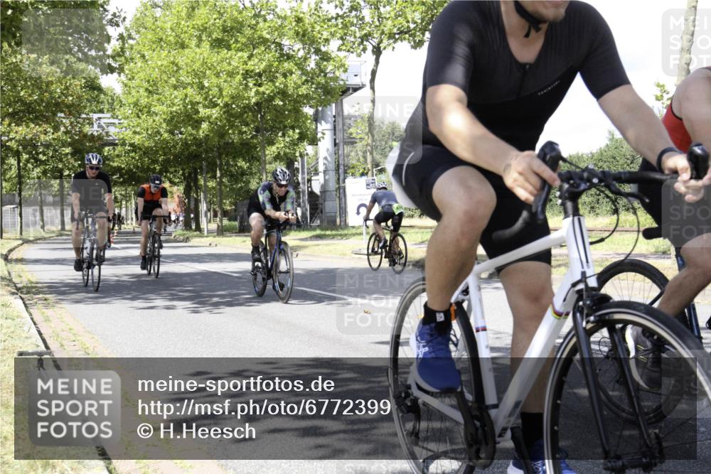 11.08.2024 - GEWOBA Citytriathlon Bremen H.Heesch http://msf.ph/oto/6772399 11.08.2024 13:11:38 Radfahren 212, 217, 262, 282, 290, 308, 311, 324, 337, 379, 413, 474, 487, 518, 542 meine-sportfotos.de