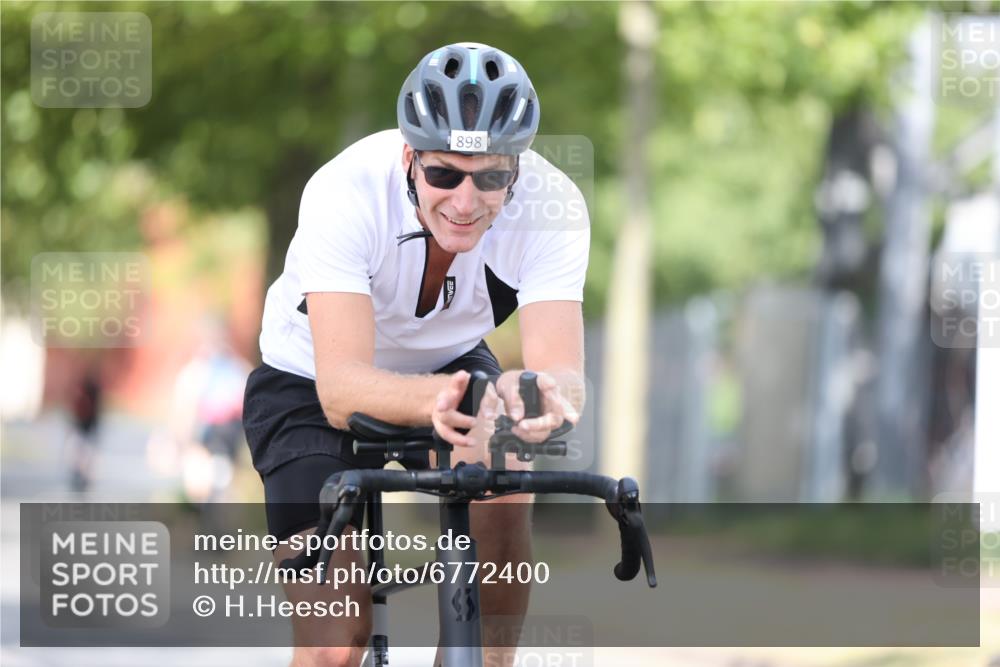 11.08.2024 - GEWOBA Citytriathlon Bremen H.Heesch http://msf.ph/oto/6772400 11.08.2024 11:37:44 Radfahren 751, 804, 856, 898 meine-sportfotos.de