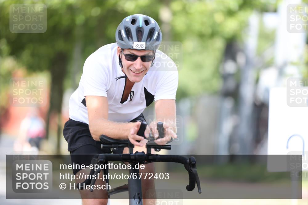 11.08.2024 - GEWOBA Citytriathlon Bremen H.Heesch http://msf.ph/oto/6772403 11.08.2024 11:37:44 Radfahren 751, 804, 856, 898 meine-sportfotos.de