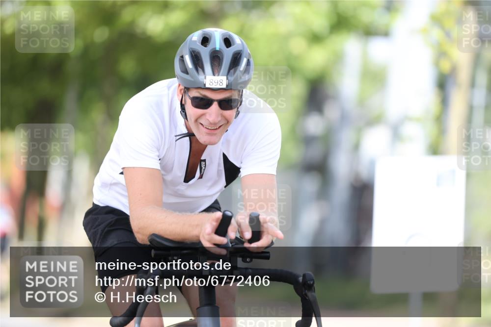11.08.2024 - GEWOBA Citytriathlon Bremen H.Heesch http://msf.ph/oto/6772406 11.08.2024 11:37:44 Radfahren 751, 804, 856, 898 meine-sportfotos.de