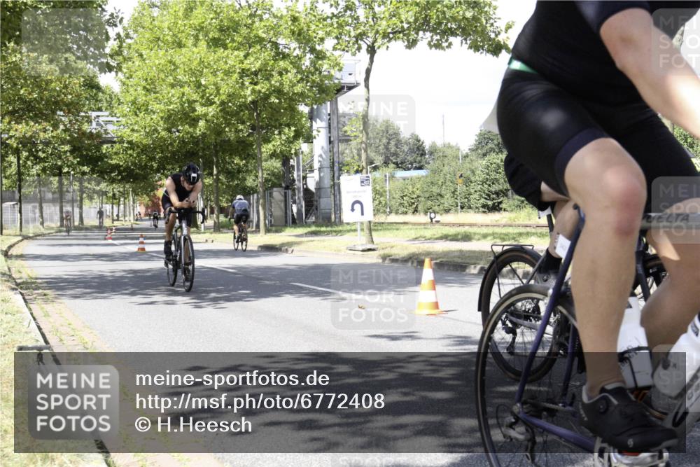 11.08.2024 - GEWOBA Citytriathlon Bremen H.Heesch http://msf.ph/oto/6772408 11.08.2024 13:11:39 Radfahren 212, 217, 262, 282, 290, 308, 311, 324, 337, 379, 413, 474, 487, 518, 542 meine-sportfotos.de