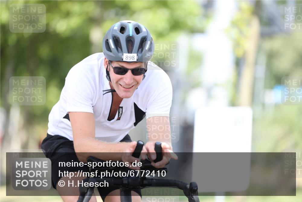 11.08.2024 - GEWOBA Citytriathlon Bremen H.Heesch http://msf.ph/oto/6772410 11.08.2024 11:37:44 Radfahren 751, 804, 856, 898 meine-sportfotos.de