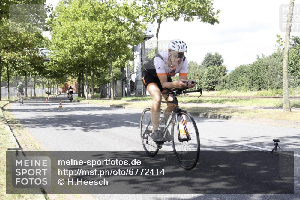 11.08.2024 - GEWOBA Citytriathlon Bremen H.Heesch http://msf.ph/oto/6772414 11.08.2024 13:11:44 Radfahren 262, 282, 286, 290, 311, 324, 337, 379, 413, 487, 518, 542 meine-sportfotos.de