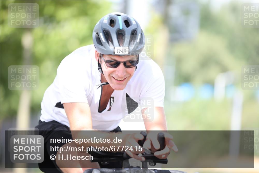 11.08.2024 - GEWOBA Citytriathlon Bremen H.Heesch http://msf.ph/oto/6772415 11.08.2024 11:37:44 Radfahren 751, 804, 856, 898 meine-sportfotos.de