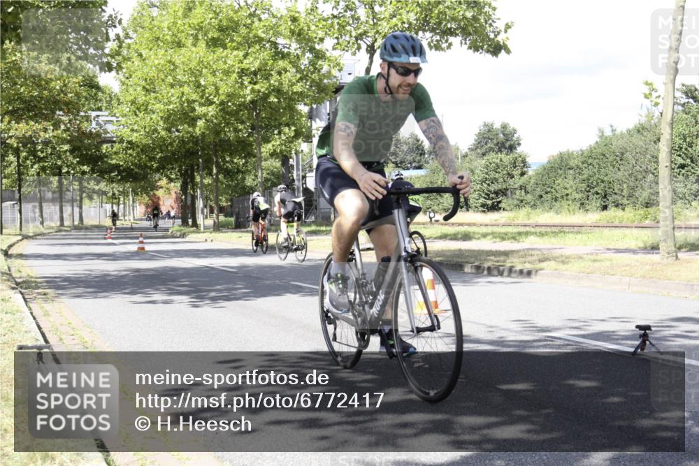 11.08.2024 - GEWOBA Citytriathlon Bremen H.Heesch http://msf.ph/oto/6772417 11.08.2024 13:11:46 Radfahren 262, 282, 286, 290, 311, 324, 337, 379, 413, 487, 518, 542 meine-sportfotos.de