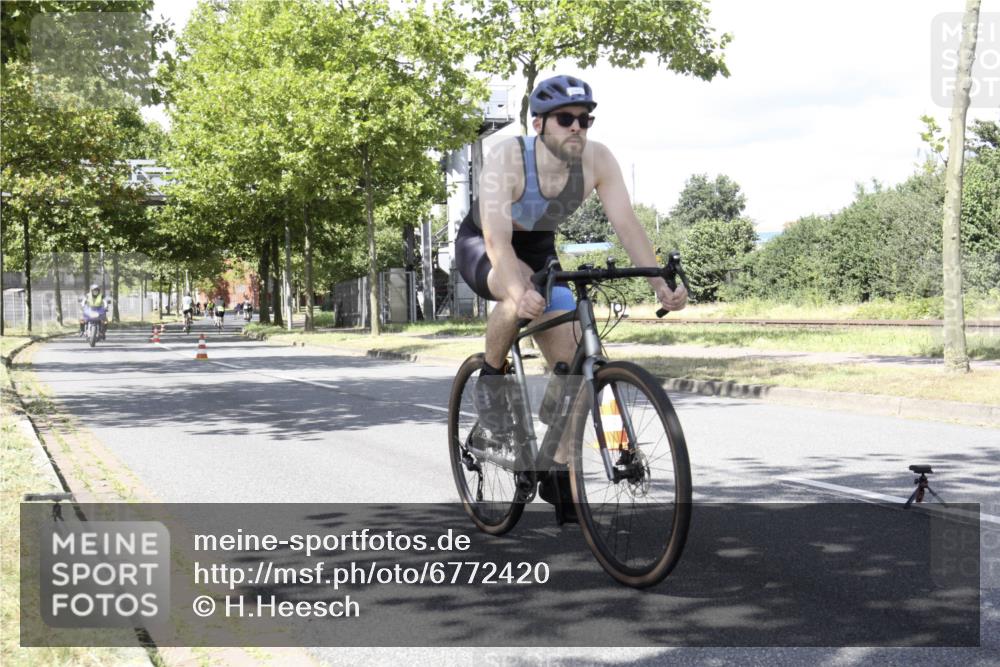 11.08.2024 - GEWOBA Citytriathlon Bremen H.Heesch http://msf.ph/oto/6772420 11.08.2024 13:11:56 Radfahren 286, 290, 381, 487 meine-sportfotos.de
