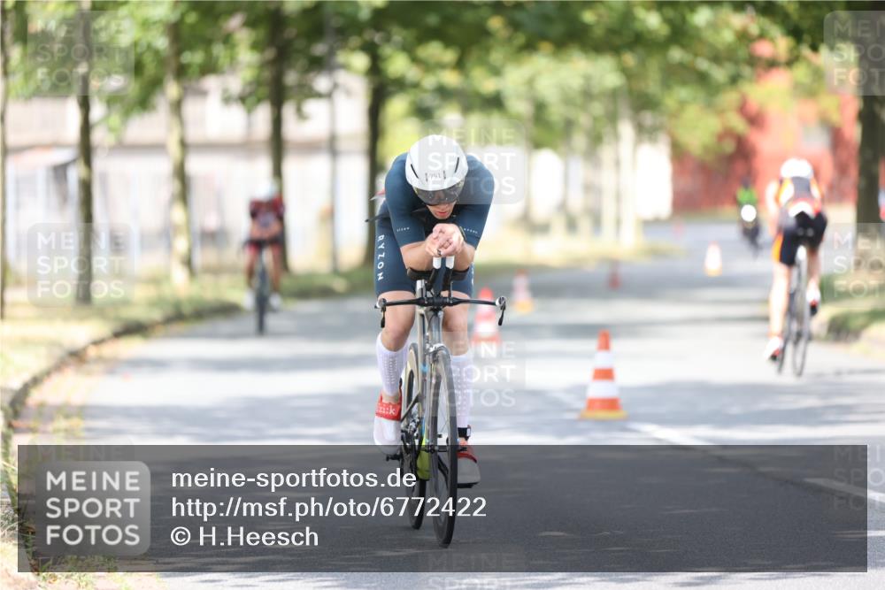 11.08.2024 - GEWOBA Citytriathlon Bremen H.Heesch http://msf.ph/oto/6772422 11.08.2024 11:37:53 Radfahren 751, 804, 856, 898 meine-sportfotos.de