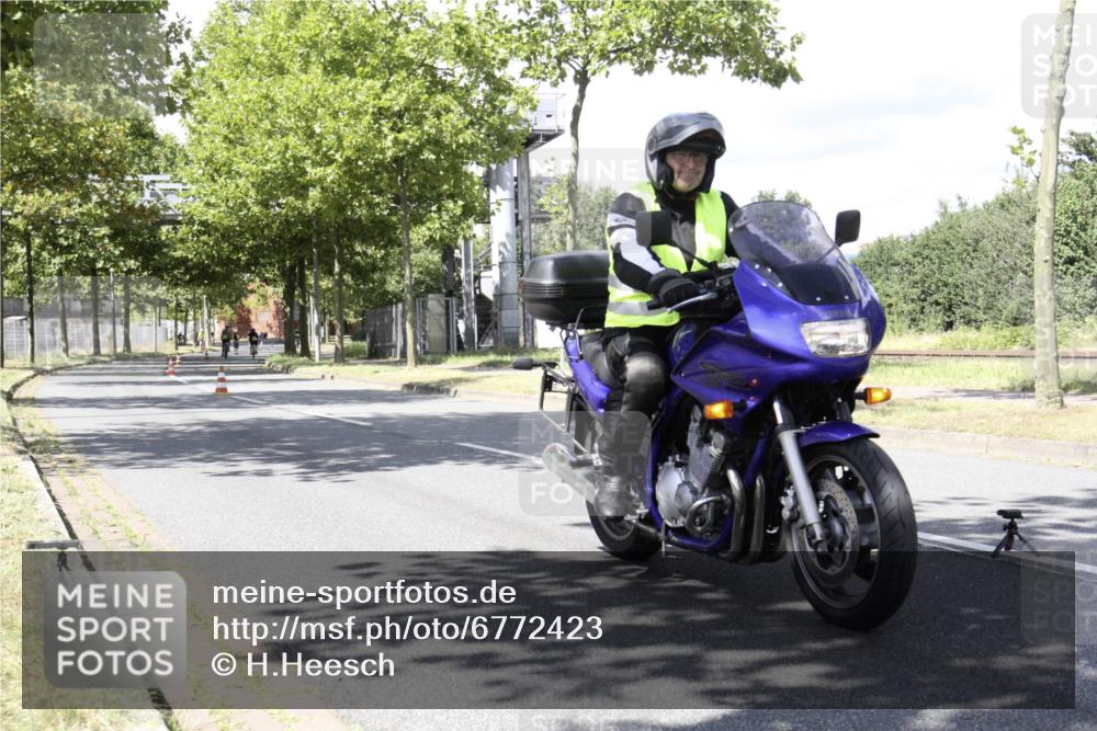 11.08.2024 - GEWOBA Citytriathlon Bremen H.Heesch http://msf.ph/oto/6772423 11.08.2024 13:11:58 Radfahren 286, 290, 381 meine-sportfotos.de