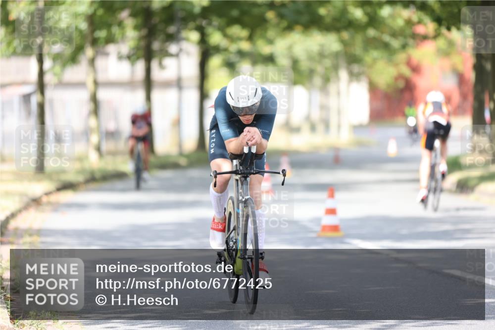 11.08.2024 - GEWOBA Citytriathlon Bremen H.Heesch http://msf.ph/oto/6772425 11.08.2024 11:37:53 Radfahren 751, 804, 856, 898 meine-sportfotos.de