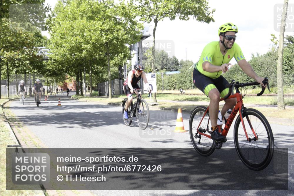 11.08.2024 - GEWOBA Citytriathlon Bremen H.Heesch http://msf.ph/oto/6772426 11.08.2024 13:12:08 Radfahren 231, 242, 272, 347, 351, 381, 390, 414, 435, 510 meine-sportfotos.de