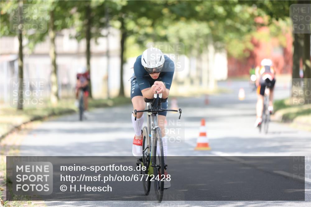 11.08.2024 - GEWOBA Citytriathlon Bremen H.Heesch http://msf.ph/oto/6772428 11.08.2024 11:37:53 Radfahren 751, 804, 856, 898 meine-sportfotos.de