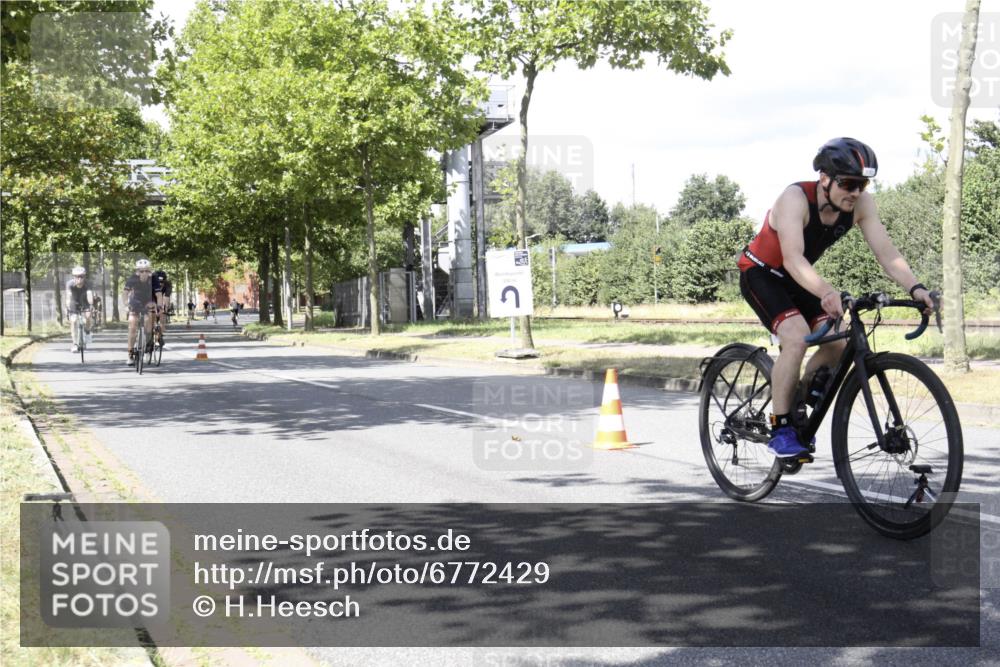 11.08.2024 - GEWOBA Citytriathlon Bremen H.Heesch http://msf.ph/oto/6772429 11.08.2024 13:12:09 Radfahren 231, 242, 272, 347, 351, 381, 390, 414, 435, 510 meine-sportfotos.de