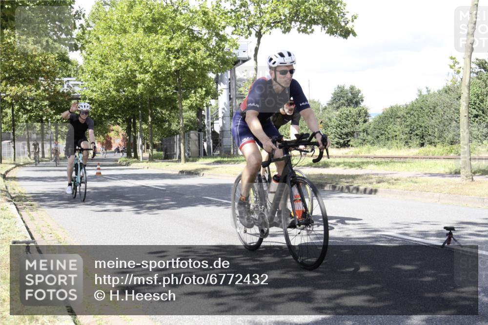11.08.2024 - GEWOBA Citytriathlon Bremen H.Heesch http://msf.ph/oto/6772432 11.08.2024 13:12:10 Radfahren 231, 242, 272, 347, 351, 381, 390, 414, 435, 510 meine-sportfotos.de