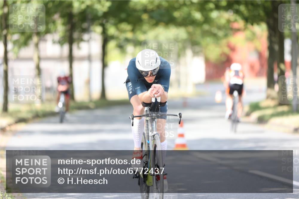 11.08.2024 - GEWOBA Citytriathlon Bremen H.Heesch http://msf.ph/oto/6772437 11.08.2024 11:37:53 Radfahren 751, 804, 856, 898 meine-sportfotos.de