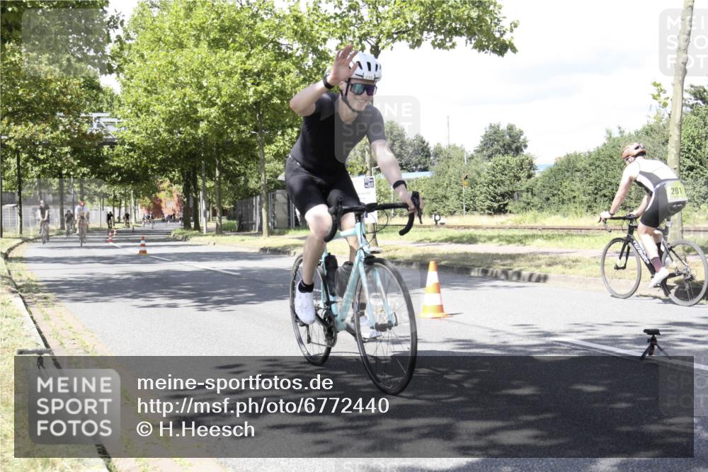 11.08.2024 - GEWOBA Citytriathlon Bremen H.Heesch http://msf.ph/oto/6772440 11.08.2024 13:12:11 Radfahren 231, 242, 272, 319, 347, 350, 351, 381, 390, 414, 435, 510 meine-sportfotos.de