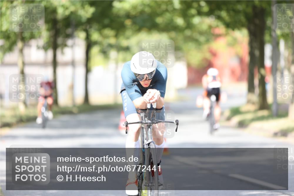 11.08.2024 - GEWOBA Citytriathlon Bremen H.Heesch http://msf.ph/oto/6772441 11.08.2024 11:37:53 Radfahren 751, 804, 856, 898 meine-sportfotos.de