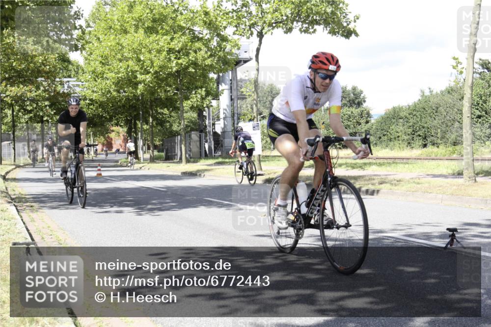 11.08.2024 - GEWOBA Citytriathlon Bremen H.Heesch http://msf.ph/oto/6772443 11.08.2024 13:12:14 Radfahren 231, 242, 272, 319, 347, 350, 351, 363, 372, 381, 390, 414, 435, 510 meine-sportfotos.de
