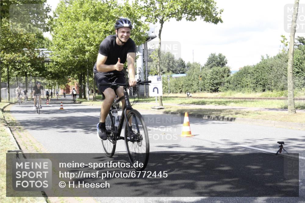 11.08.2024 - GEWOBA Citytriathlon Bremen H.Heesch http://msf.ph/oto/6772445 11.08.2024 13:12:15 Radfahren 231, 242, 272, 319, 347, 350, 351, 363, 372, 381, 390, 414, 435, 510 meine-sportfotos.de
