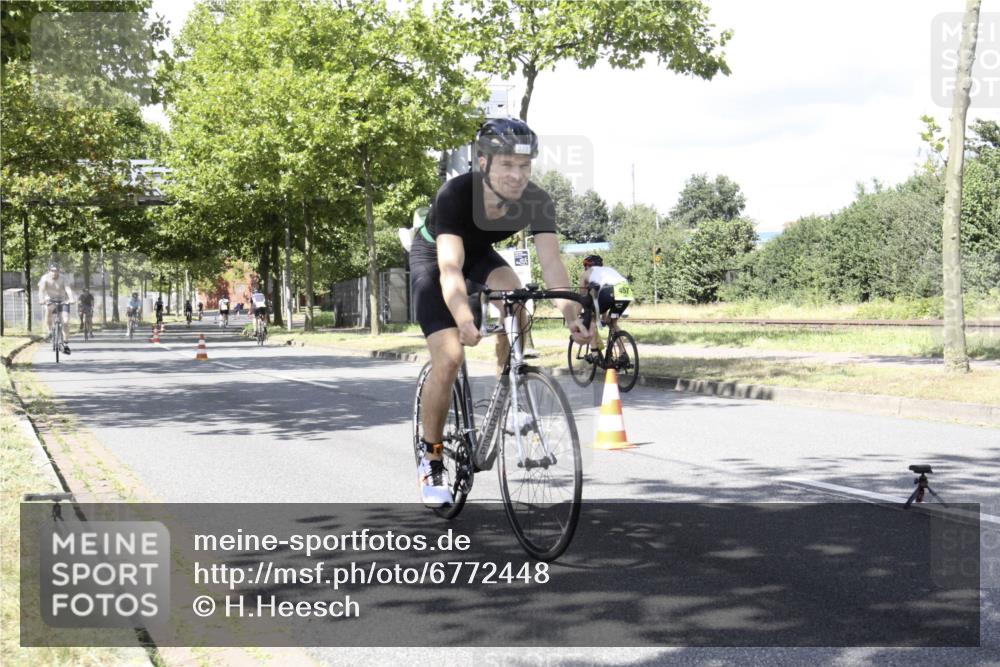 11.08.2024 - GEWOBA Citytriathlon Bremen H.Heesch http://msf.ph/oto/6772448 11.08.2024 13:12:16 Radfahren 231, 242, 272, 319, 347, 350, 351, 363, 372, 381, 390, 414, 425, 435, 510 meine-sportfotos.de