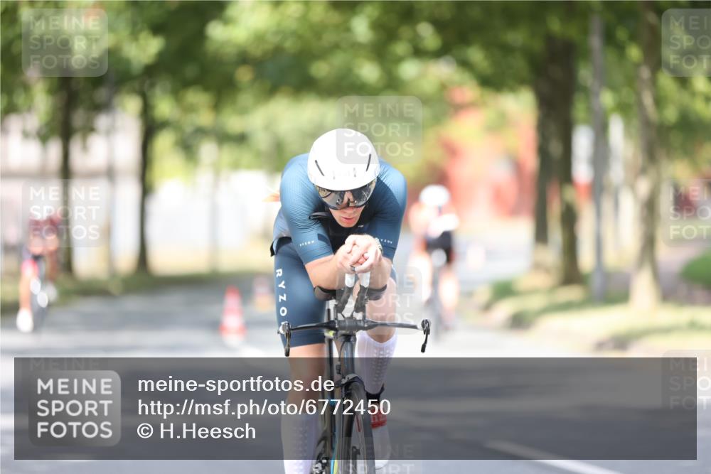11.08.2024 - GEWOBA Citytriathlon Bremen H.Heesch http://msf.ph/oto/6772450 11.08.2024 11:37:53 Radfahren 751, 804, 856, 898 meine-sportfotos.de