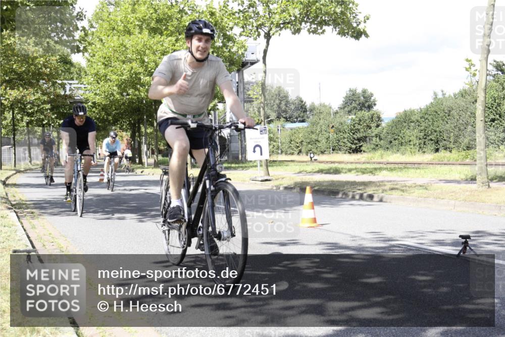 11.08.2024 - GEWOBA Citytriathlon Bremen H.Heesch http://msf.ph/oto/6772451 11.08.2024 13:12:19 Radfahren 231, 242, 272, 319, 347, 350, 351, 363, 372, 381, 390, 414, 425, 435, 510 meine-sportfotos.de