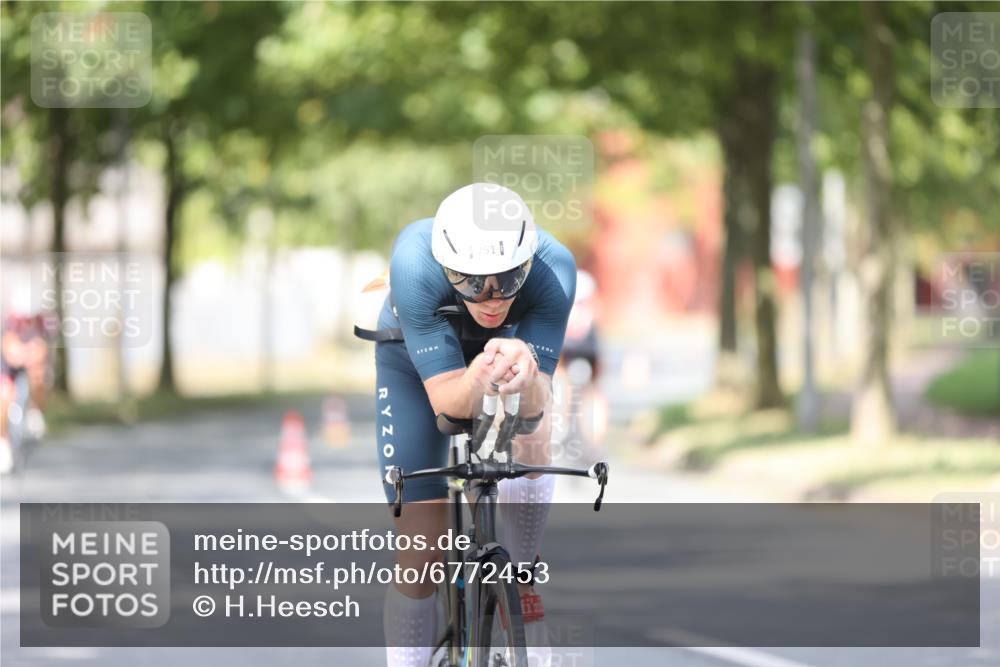 11.08.2024 - GEWOBA Citytriathlon Bremen H.Heesch http://msf.ph/oto/6772453 11.08.2024 11:37:53 Radfahren 751, 804, 856, 898 meine-sportfotos.de