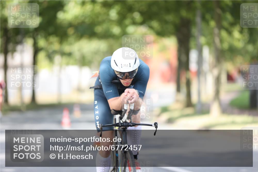 11.08.2024 - GEWOBA Citytriathlon Bremen H.Heesch http://msf.ph/oto/6772457 11.08.2024 11:37:53 Radfahren 751, 804, 856, 898 meine-sportfotos.de
