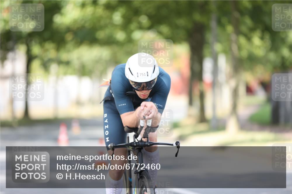 11.08.2024 - GEWOBA Citytriathlon Bremen H.Heesch http://msf.ph/oto/6772460 11.08.2024 11:37:53 Radfahren 751, 804, 856, 898 meine-sportfotos.de