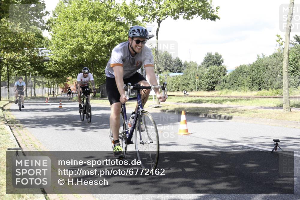11.08.2024 - GEWOBA Citytriathlon Bremen H.Heesch http://msf.ph/oto/6772462 11.08.2024 13:12:24 Radfahren 231, 242, 272, 310, 319, 347, 350, 351, 363, 372, 390, 414, 425, 434, 435, 510 meine-sportfotos.de