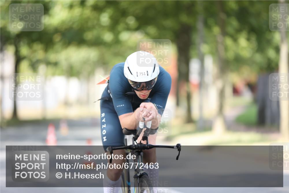 11.08.2024 - GEWOBA Citytriathlon Bremen H.Heesch http://msf.ph/oto/6772463 11.08.2024 11:37:53 Radfahren 751, 804, 856, 898 meine-sportfotos.de