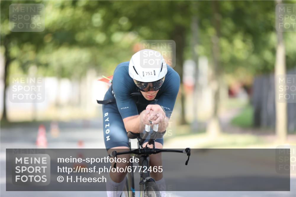 11.08.2024 - GEWOBA Citytriathlon Bremen H.Heesch http://msf.ph/oto/6772465 11.08.2024 11:37:53 Radfahren 751, 804, 856, 898 meine-sportfotos.de
