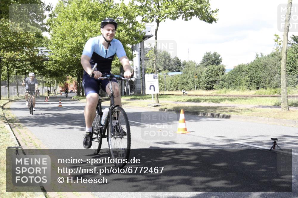 11.08.2024 - GEWOBA Citytriathlon Bremen H.Heesch http://msf.ph/oto/6772467 11.08.2024 13:12:26 Radfahren 242, 272, 310, 319, 347, 350, 351, 363, 368, 372, 414, 425, 434 meine-sportfotos.de